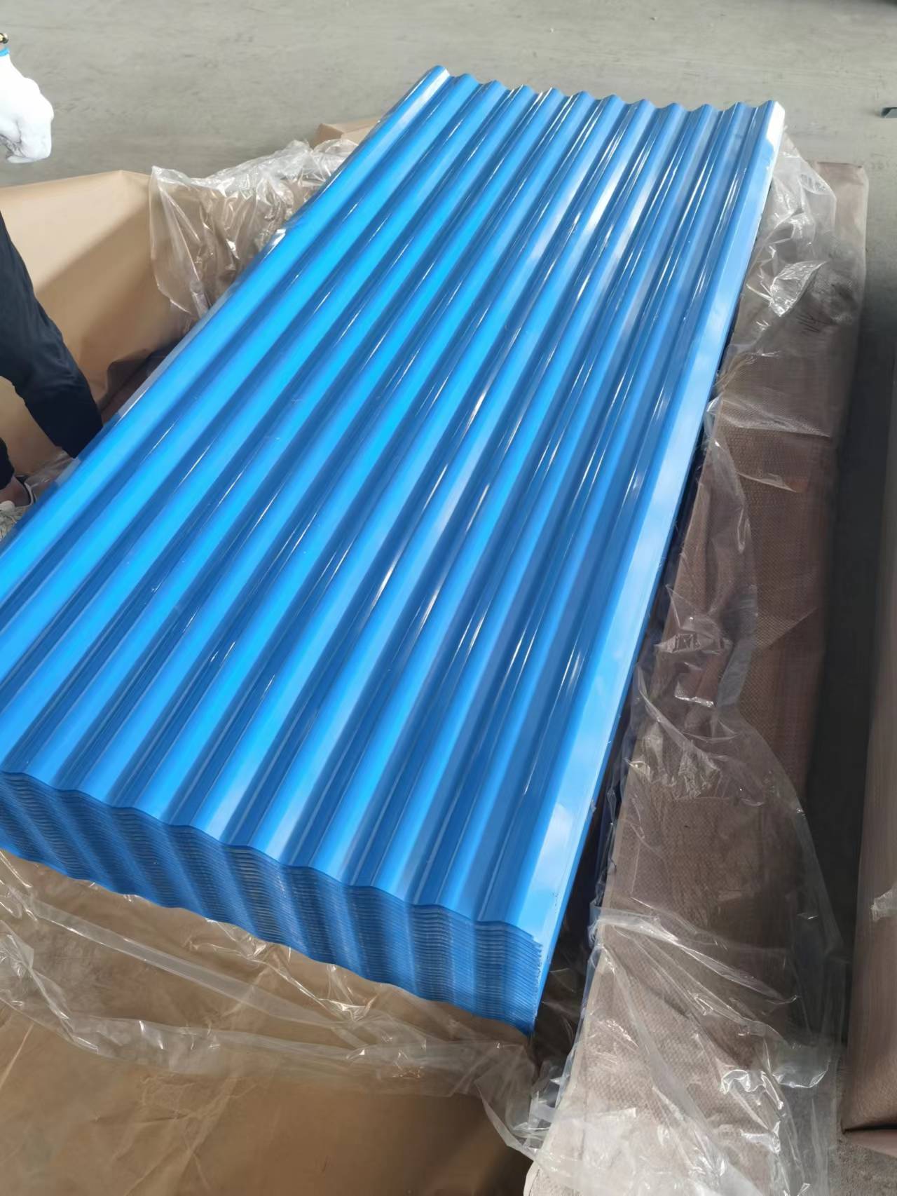 tabla de acoperiș de culoare albastră